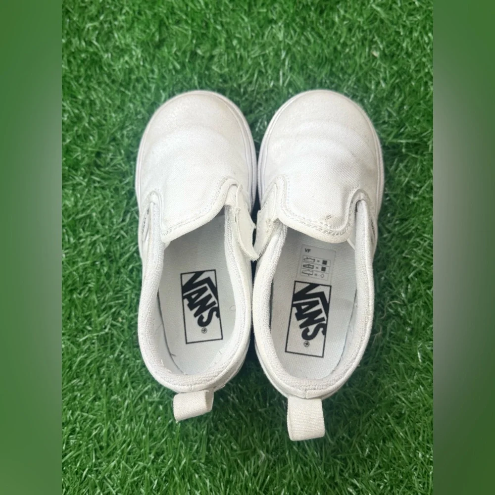 Vans Kids White‎ Slip-On Sneakers Size 8